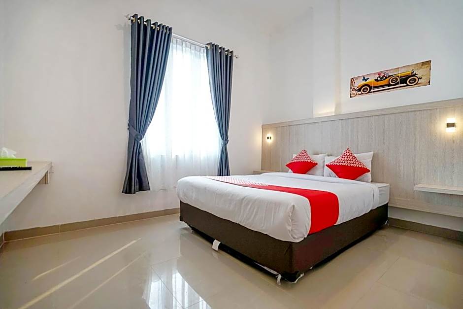 Photo 1 of 6 of Standard 1 Queen Bed