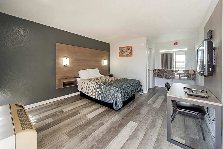 Econo Lodge Inn & Suites Bricktown