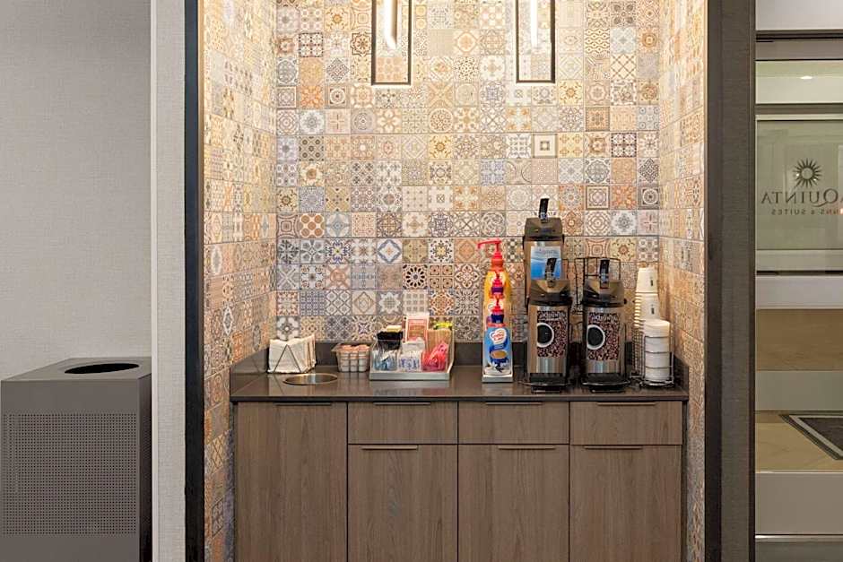 La Quinta Inn & Suites by Wyndham El Paso East Loop-375