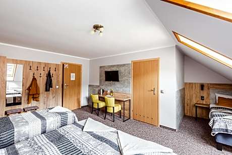 Quadruple Room with Mountain View