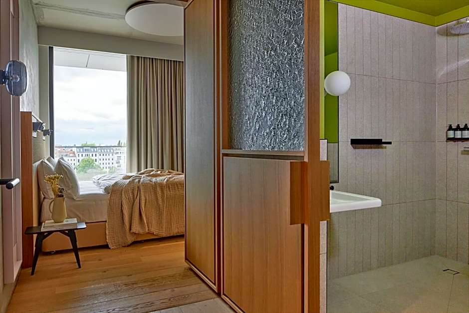 Locke at East Side Gallery