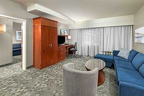 1 Bedroom 2 room Suite, 1 King, Sofa bed