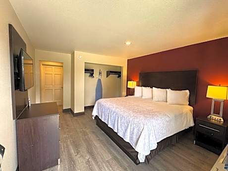 Suite with Three King Beds Smoke Free