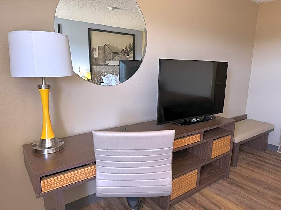 Super 8 by Wyndham Winfield-Quail Ridge Area