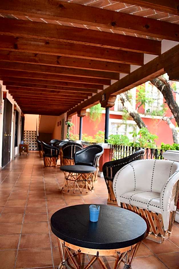 HOTEL ANA CATALINA & SUITES