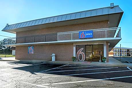 Studio 6 Suites Perry, GA