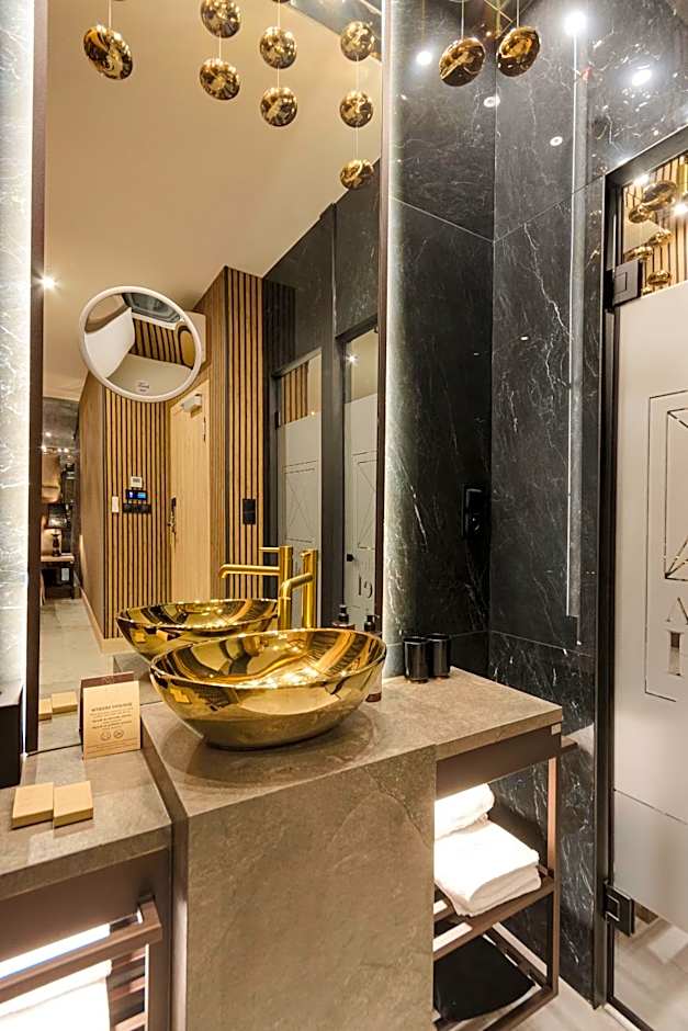 Art Suites Luxury Hotel