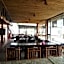 Van Long Elephants Lakeside View Hotel