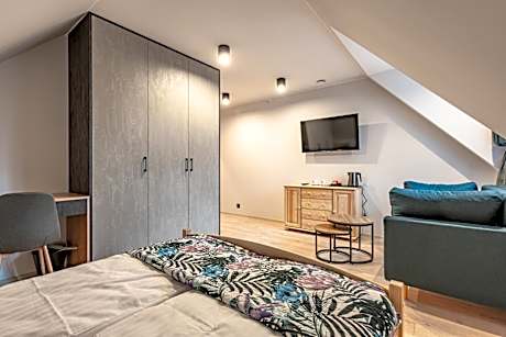 Apartment with Mountain View