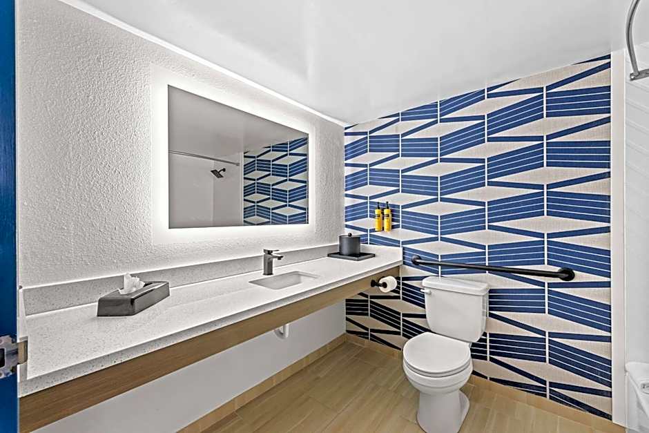 Best Western Plus Lower South End