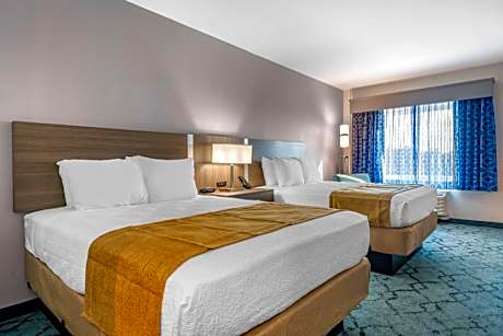 2 Queen Beds Non-Smoking Microwave And Refrigerator Wi-Fi Full Breakfast