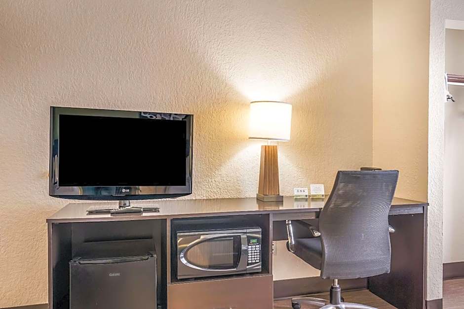 Sleep Inn & Suites Jacksonville near Camp Lejeune