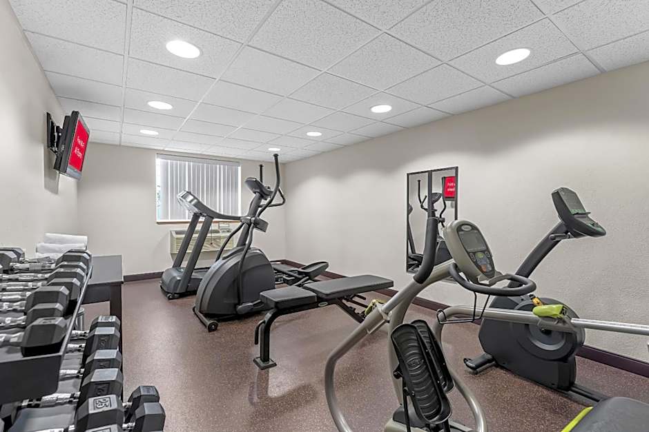 Red Roof Plus+ & Suites Malone