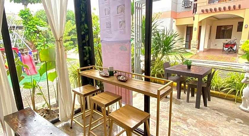 Manora Apartments and Guest House