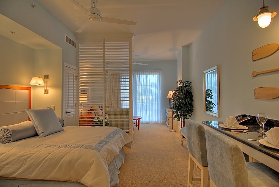 Harborside Suites at Little Harbor Hotel