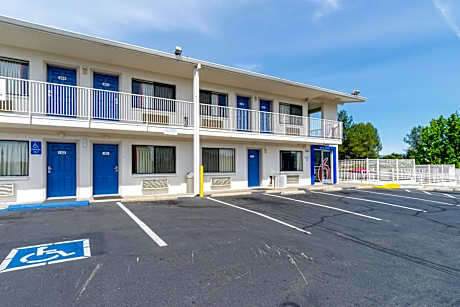 Motel 6-Redding, CA - Central