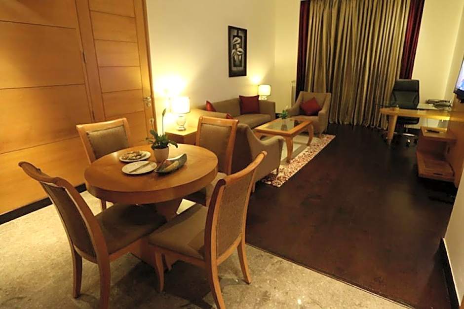 Photo 1 of 4 of Suite, Pool View