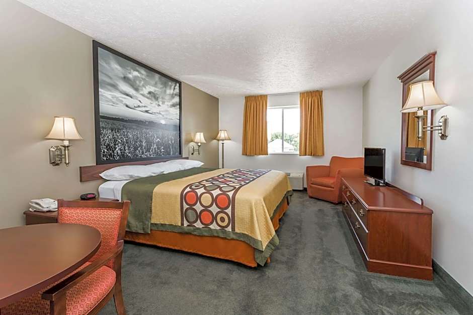 Super 8 by Wyndham Alma