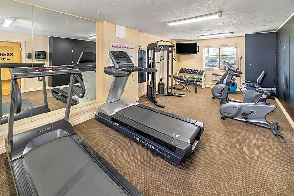 Econo Lodge  Inn & Suites