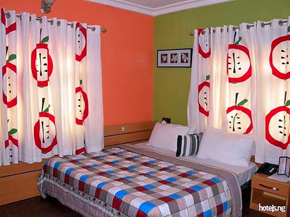 Wise Penny Suites and Spa