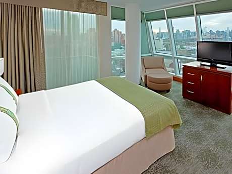 1 Queen Manhattan View Balcony Non-Smoking