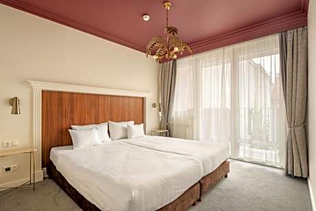 Deluxe King Suite