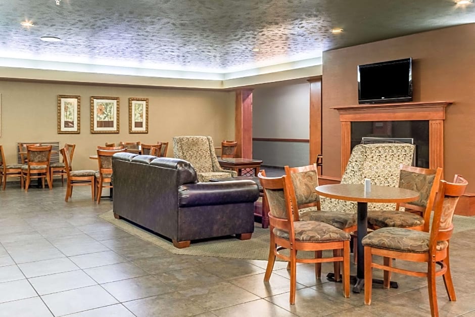 Comfort Inn & Suites Mitchell I-90
