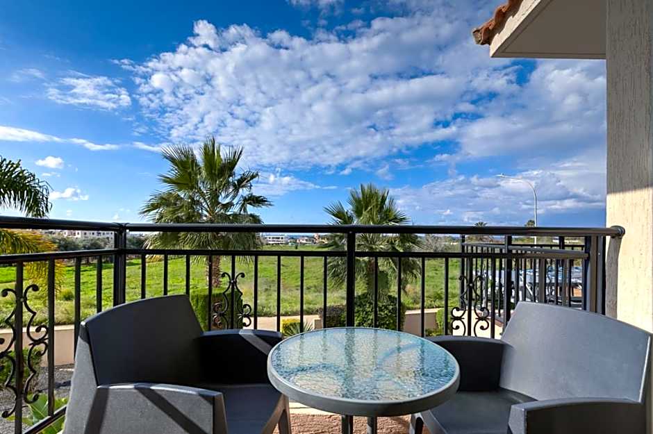 Sunny View - A Stunning Apartment with private rooftop