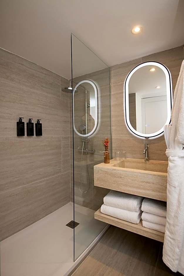 Le Cetai Cannes Beach Hotel