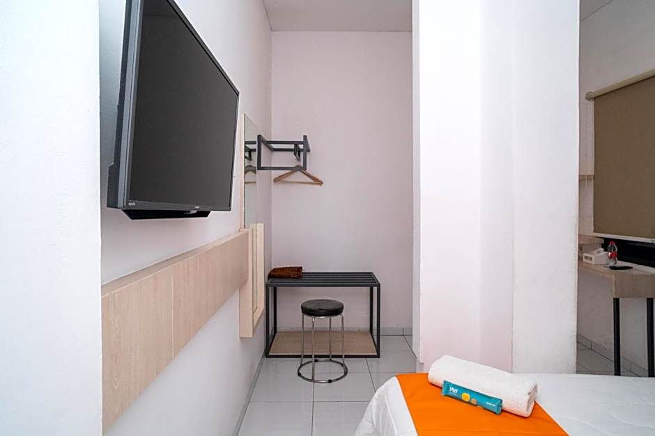 Sans Hotel FiFFa Premiere Malang