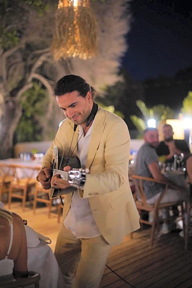 Icon Beach Suites Hotel Sovalye Island