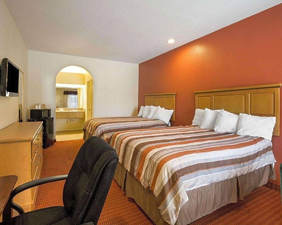 Scottish Inn & Suites IAH West