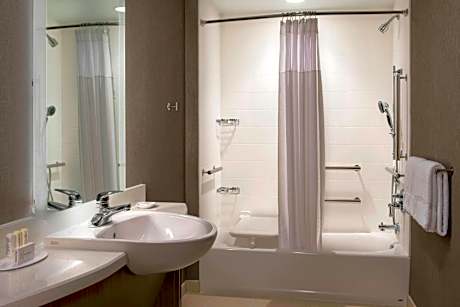 King Suite with Sofa Bed and Adapted Tub - Mobility Accessible