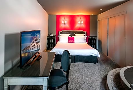 One Bedroom Deluxe Suite 