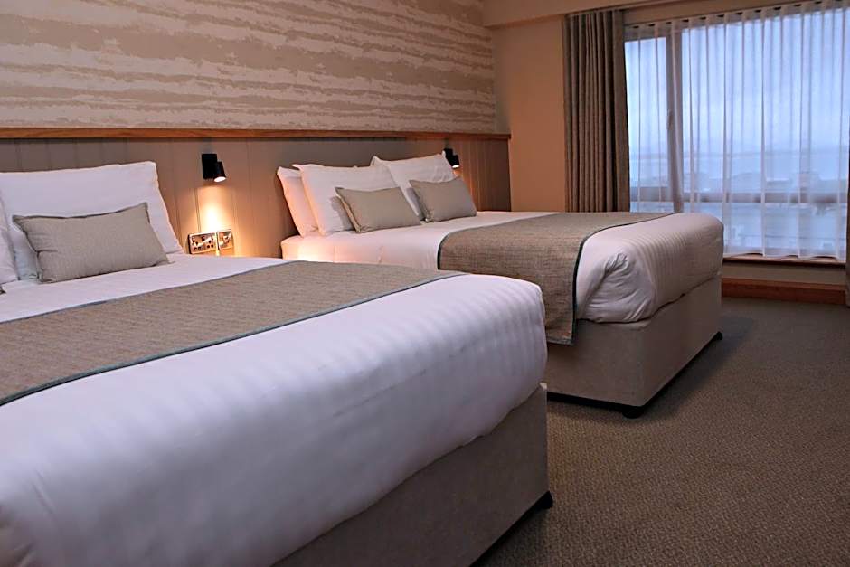 Beach Hotel & Restaurant
