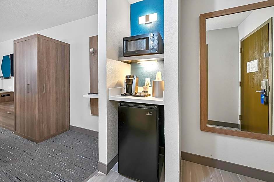 Holiday Inn Express Palestine By IHG