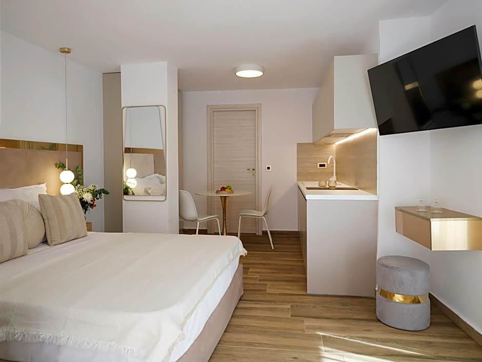 Golden Luxury Suites