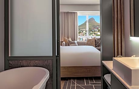 king mountain view room