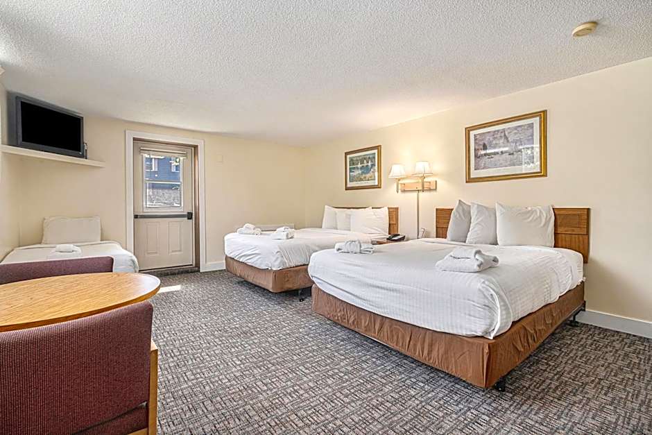 Ludington Pier House