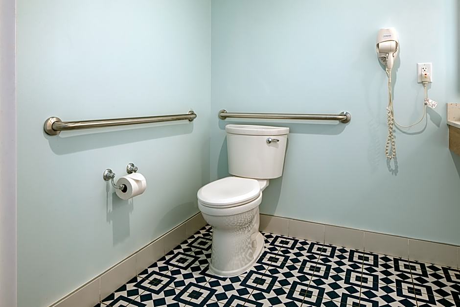 Photo 1 of 4 of Park 2 Bedroom, Mobility Accessible, Roll in Shower, Pool View
