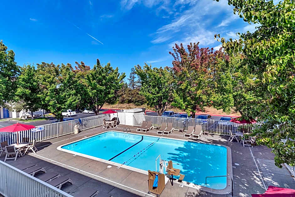 Super 8 by Wyndham Santa Rosa North