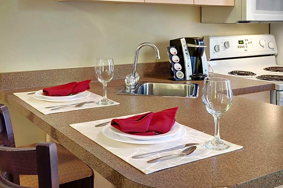 Coast Grimshaw Hotel & Suites