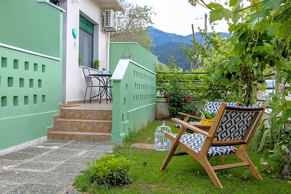 Lamprini's Deluxe Studios