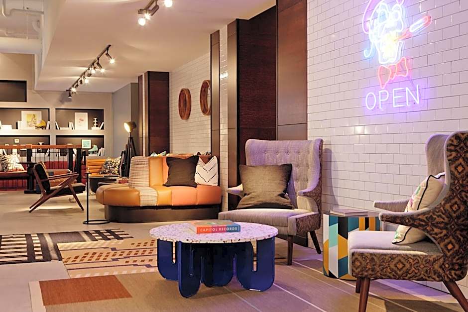 Moxy Richmond Downtown