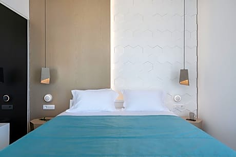 Three Room Maisonette with Private Pool & Sea Front Terrace