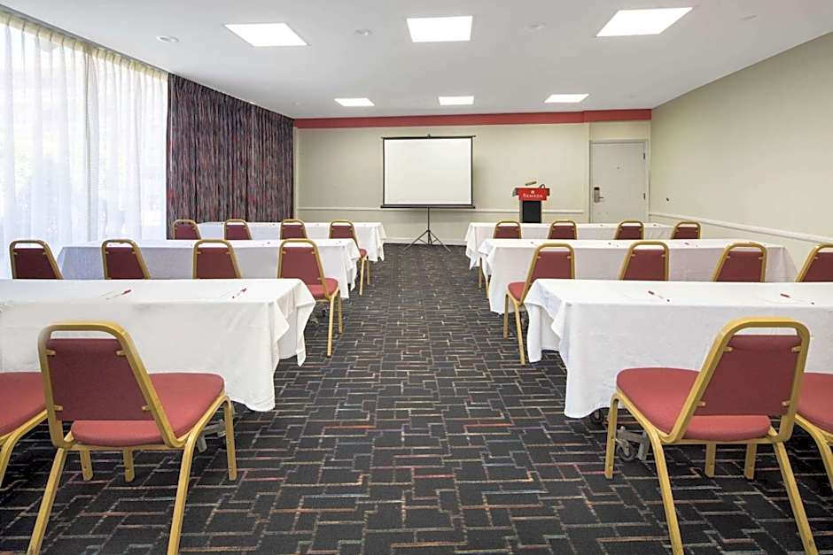 Ramada by Wyndham Burbank Airport