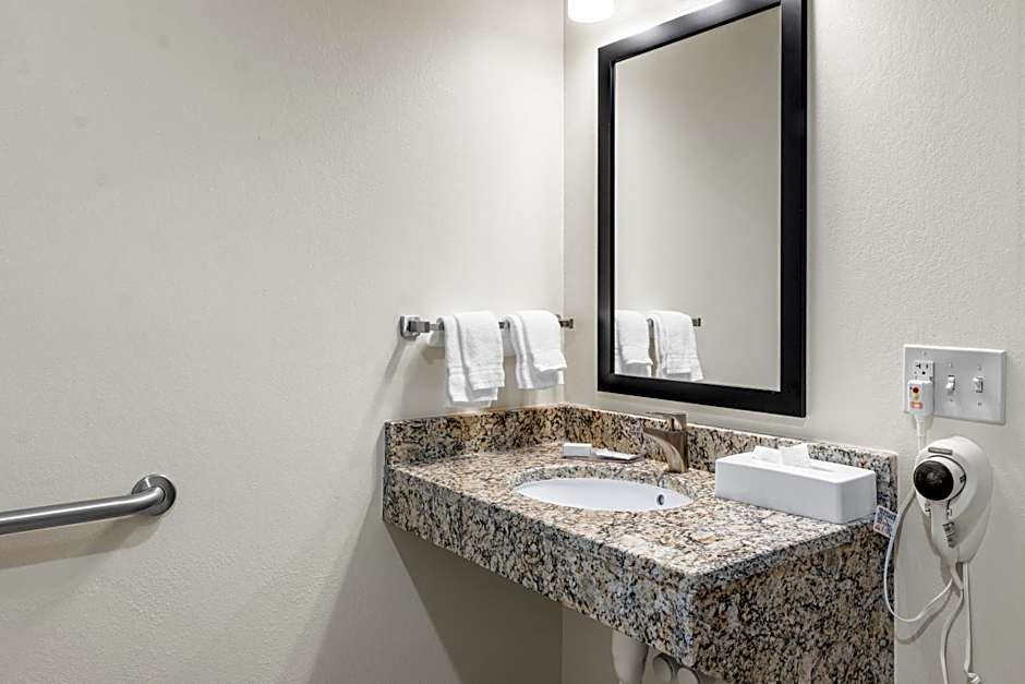 Cobblestone Hotel & Suites Denmark - Green Bay