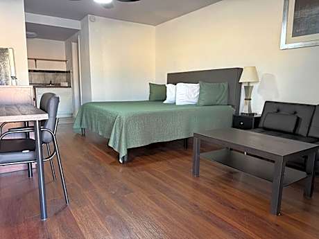 Studio, Mini Kitchen King