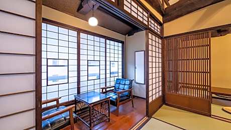 Traditional Japanese-Style Family Room