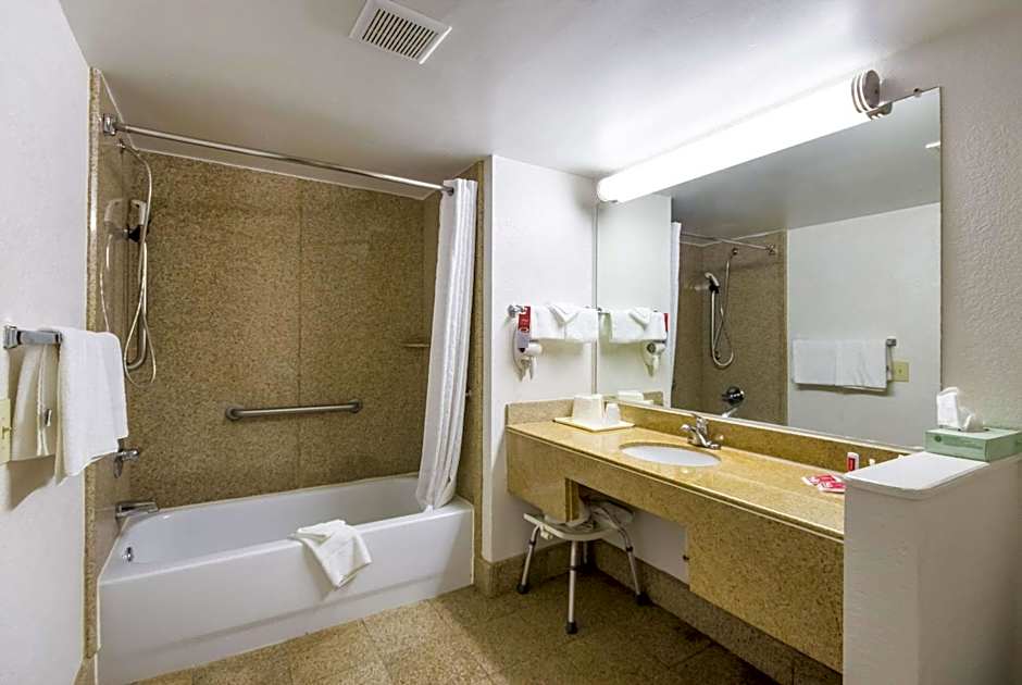 Econo Lodge Little Creek